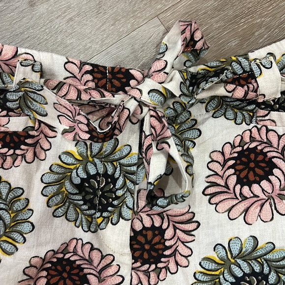 Cream, pink, rust, blue shorts with belt. Front and back pockets - Picture 2 of 7